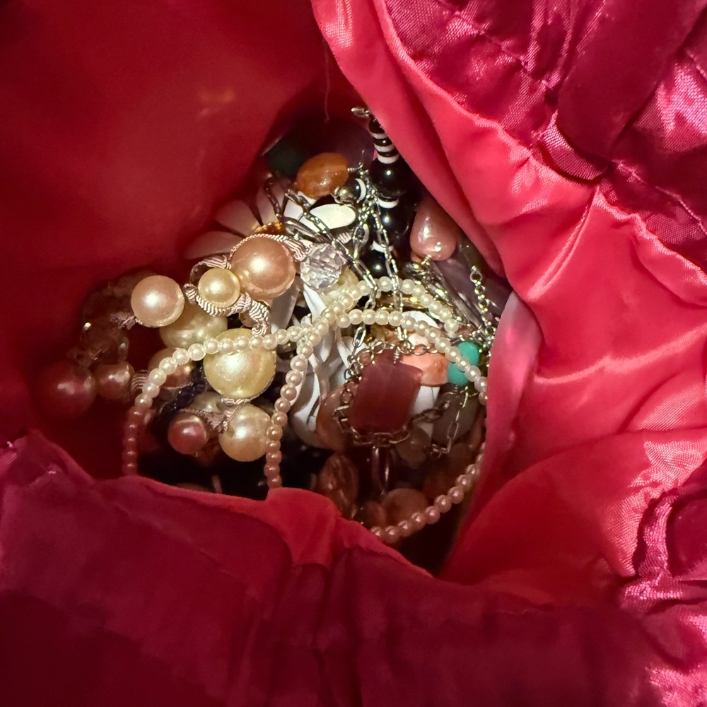 ✨ Mystery Jewelry Bag – A Treasure Waiting to Be Discovered! ✨ - Picture 7 of 9